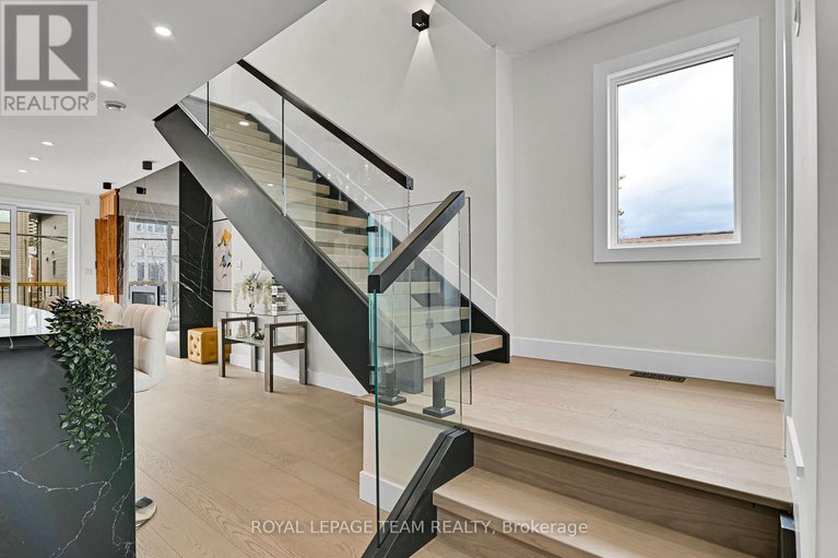 29076233/826-alpine-avenue/queensway-terrace-north/ottawa/ontario/K2B5R6_22