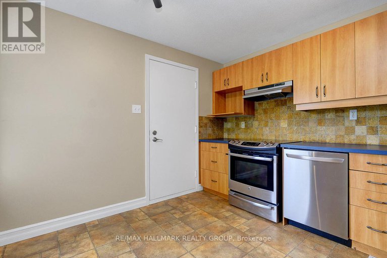 29211937/1701-lafrance-drive/queenswood-heights-south/ottawa/ontario/K1E2L7_13