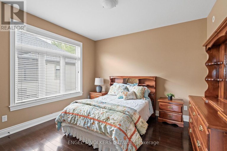 28819198/7510-village-centre-place/osgoode-twp-north-of-reg-rd-6/ottawa/ontario/K4P0C8_22