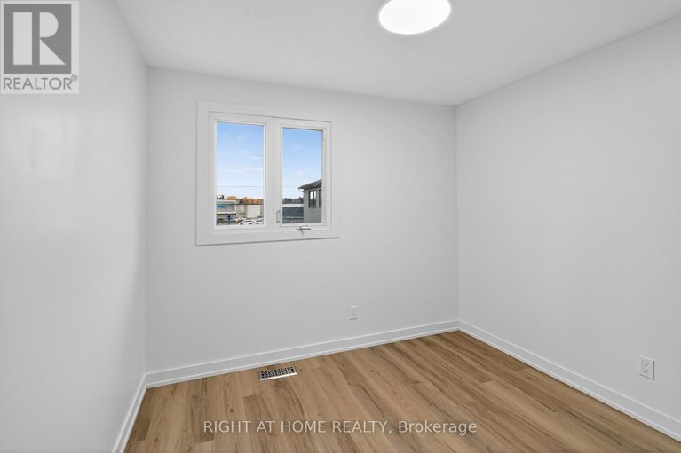 29027460/2311-stonehedge-crescent/pineview/ottawa/ontario/K1B4N7_24