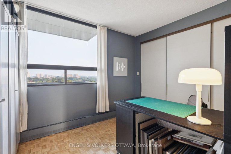 28619826/8a-400-laurier-avenue-e/sandy-hill/ottawa/ontario/K1N8Y2_28