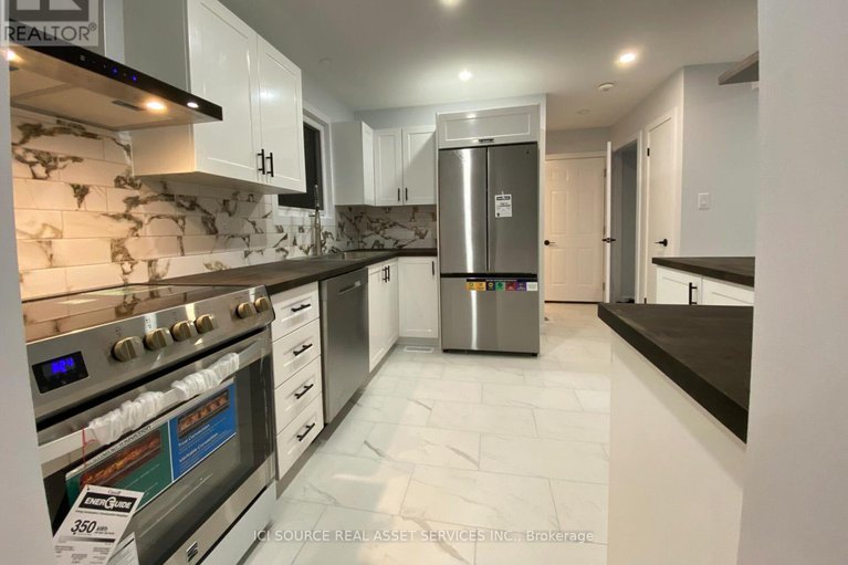 29074173/15-scharf-lane/glencairnhazeldean/ottawa/ontario/K2L2K3_9