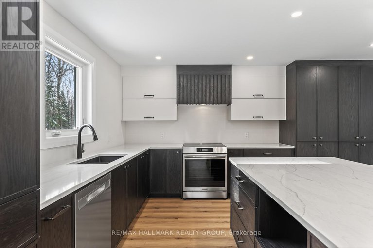 29137942/1625-royal-orchard-drive/cumberland-estates/ottawa/ontario/K4C1A9_16