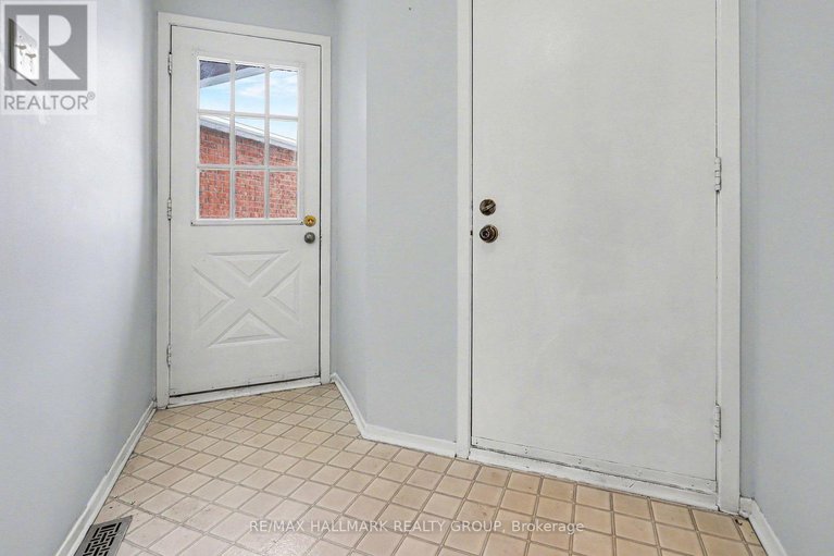 29229076/1970-wildflower-drive/queenswood-heights-south/ottawa/ontario/K1E3V4_2