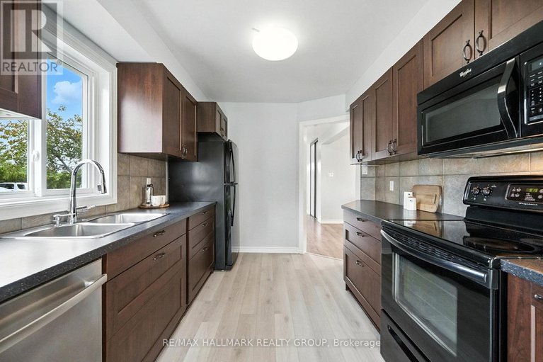 28804580/55-fair-oaks-crescent/craig-henrywoodvale/ottawa/ontario/K2G4W3_14