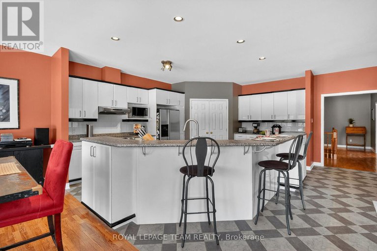 29379495/1611-landel-drive/rural-kanata-central/ottawa/ontario/K2W1C2_19