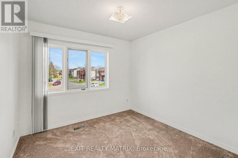 29641183/2829-gothwood-place/sawmill-creektimbermill/ottawa/ontario/K1T2V4_21