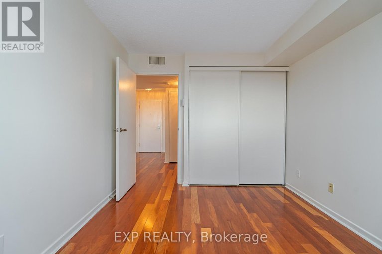 29256882/2305-1500-riverside-drive/riverview-park/ottawa/ontario/K1G4J4_24