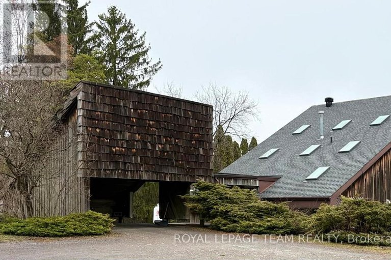 29422751/5965-rideau-valley-drive-n/manotick-south-to-roger-stevens/ottawa/ontario/K4M1B3_1