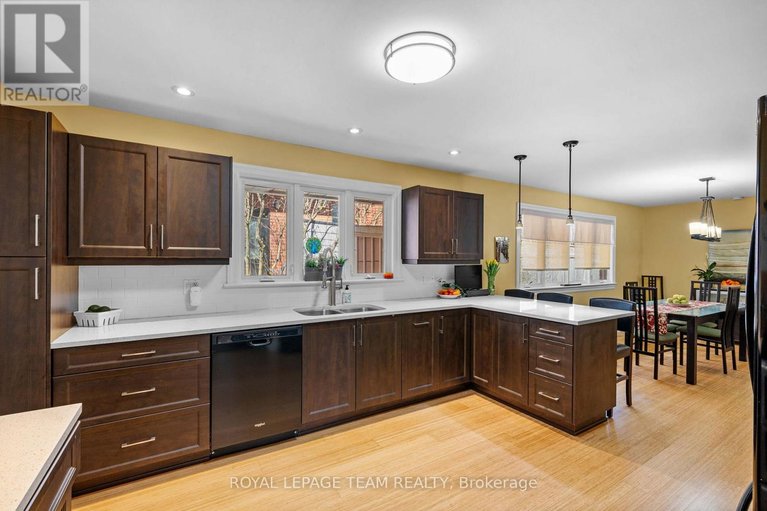 29669851/1986-fairbanks-avenue/alta-vistafaircrest-heights/ottawa/ontario/K1H5Y6_9