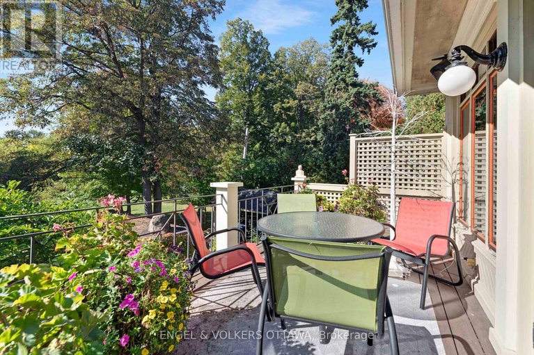 28985007/105-stanley-avenue/new-edinburgh/ottawa/ontario/K1M1N8_41