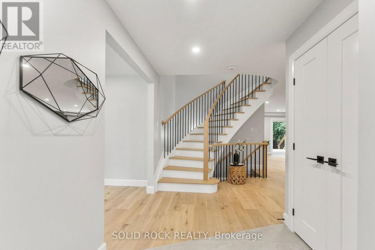 28762668/210-carleton-avenue/ottawa-westtunneys-pasture/ottawa/ontario/K1Y0J3_5