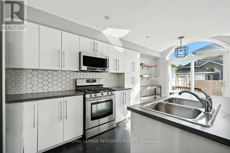 28587957/748-morningstar-way/mer-bleuebradley-estatesanderson-park/ottawa/ontario/K1W0G6_15