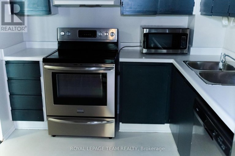 28663868/1516-2871-richmond-road/britannia-heights/ottawa/ontario/K2B8M5_13