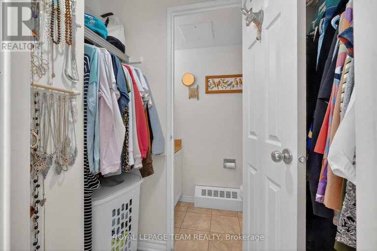 29403239/403-2400-virginia-dr-drive/urbandale-acres/ottawa/ontario/K1H8L3_24