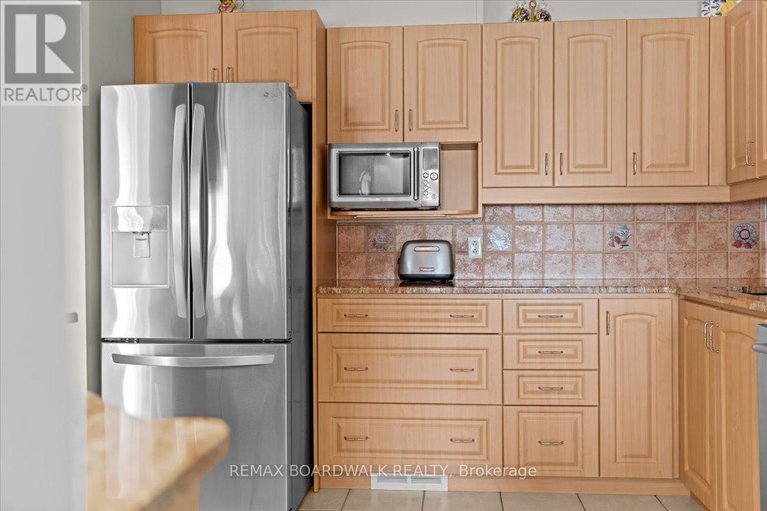 29349266/6355-sablewood-place/chapel-hill/ottawa/ontario/K1C7M3_19