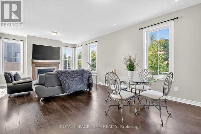 29099076/939-whimbrel-way/half-moon-bay/ottawa/ontario/K2J6C5_8