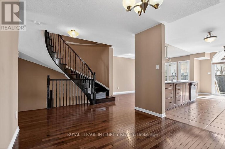 29579806/672-pepperville-crescent-e/emerald-meadowstrailwest/ottawa/ontario/K2M0E4_3