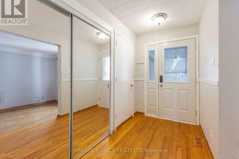 29126628/1799-bromont-way/chateauneuf/ottawa/ontario/K1C5H9_5