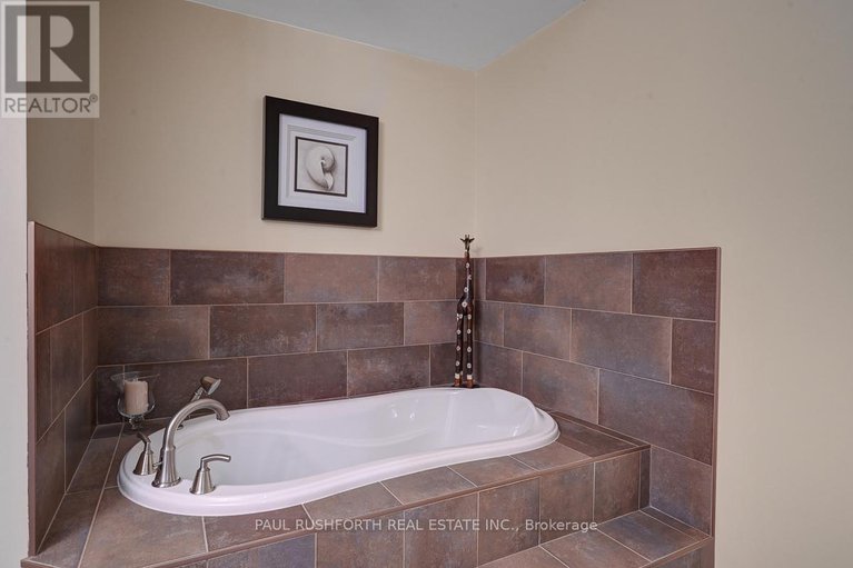 28756527/3285-magladry-road/sarsfieldbearbrook/ottawa/ontario/K4B1J1_26