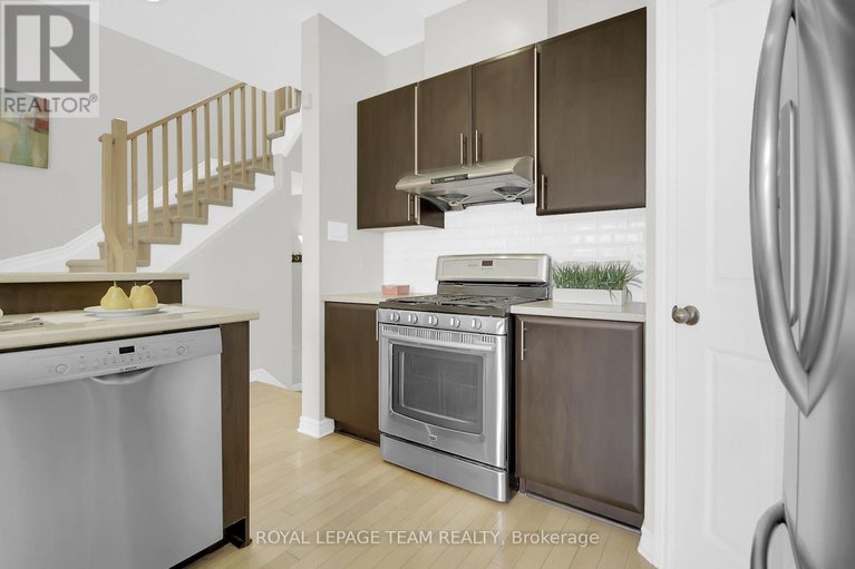 28564570/239-waymark-crescent/bridlewood/ottawa/ontario/K2M0A6_18