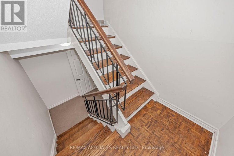 28512908/67-392-garden-glen-private/meadowlandscrestview/ottawa/ontario/K2G1E4_29