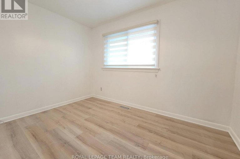 28979840/852-cummings-avenue/castle-heightsrideau-high/ottawa/ontario/K1K2L4_14