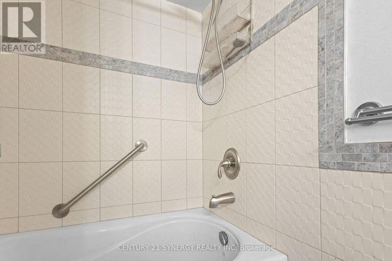 28626680/14-silver-aspen-crescent/blackburn-hamlet/ottawa/ontario/K1B3C5_18