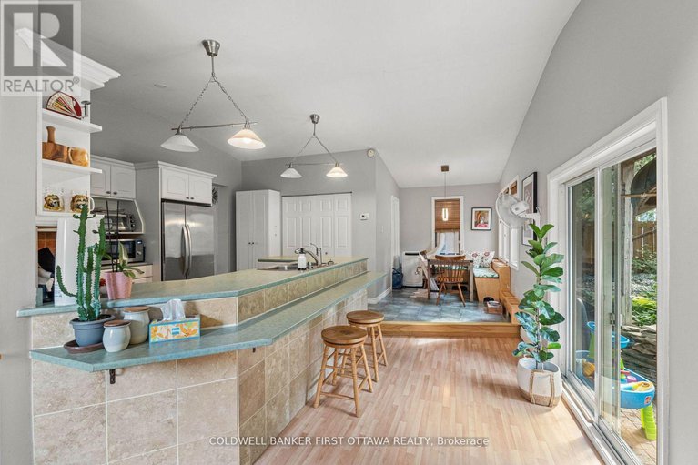 28515361/2704-don-street/britannia/ottawa/ontario/K2B6Y5_18