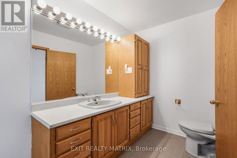 28923797/323-longueuil-street/lorignal/champlain/ontario/K0B1K0_16