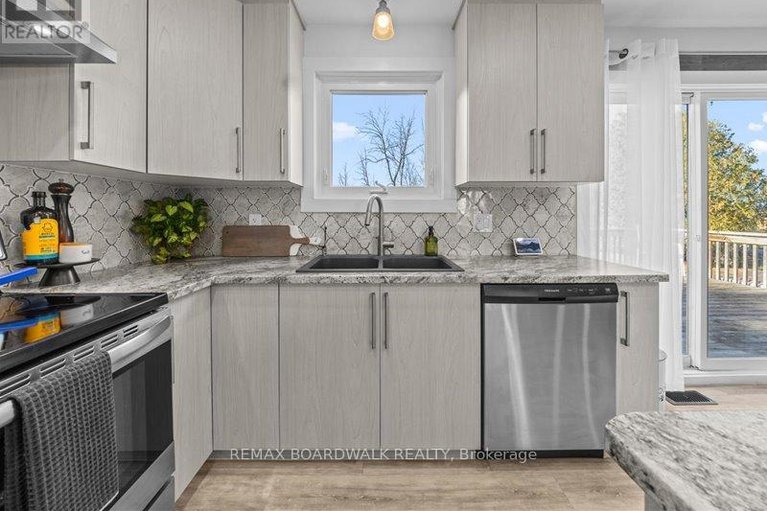 29519849/2462-dunning-road/cumberland-west/ottawa/ontario/K0A3E0_12