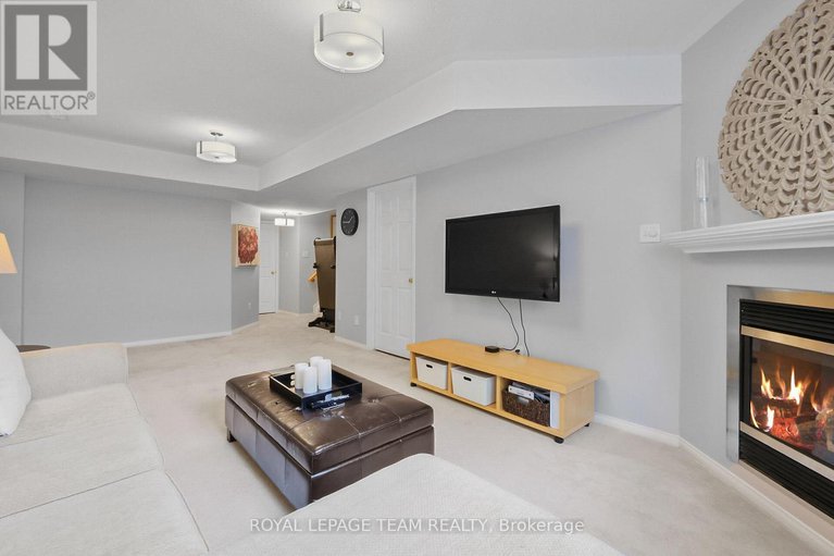 28334398/2072-dunollie-crescent/morgans-grantsouth-march/ottawa/ontario/K2W1H6_40