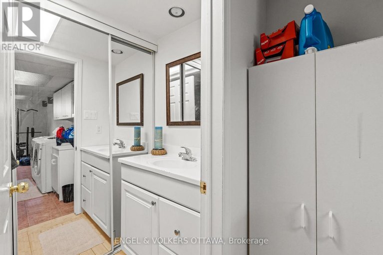 29526299/1372-ridgedale-street/emerald-woodssawmill-creek/ottawa/ontario/K1T1C5_27