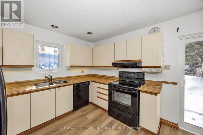29431768/848-maitland-avenue/mckellar-heightsglabar-park/ottawa/ontario/K2A2S3_12