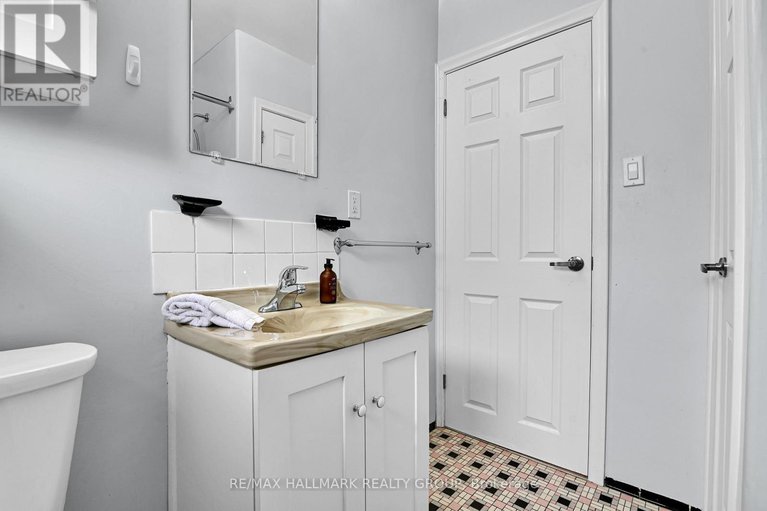 28801055/1256-field-street/bel-air-park/ottawa/ontario/K2C2R2_21