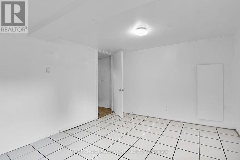 28322285/293-powell-avenue/west-centre-town/ottawa/ontario/K1S2A6_26