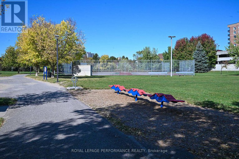 28998984/42-yorkville-street/central-park/ottawa/ontario/K2C4B5_35