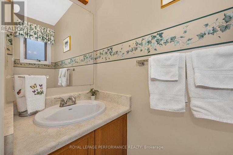 29340777/1764-tache-way/fallingbrookpineridge/ottawa/ontario/K4A2S6_17