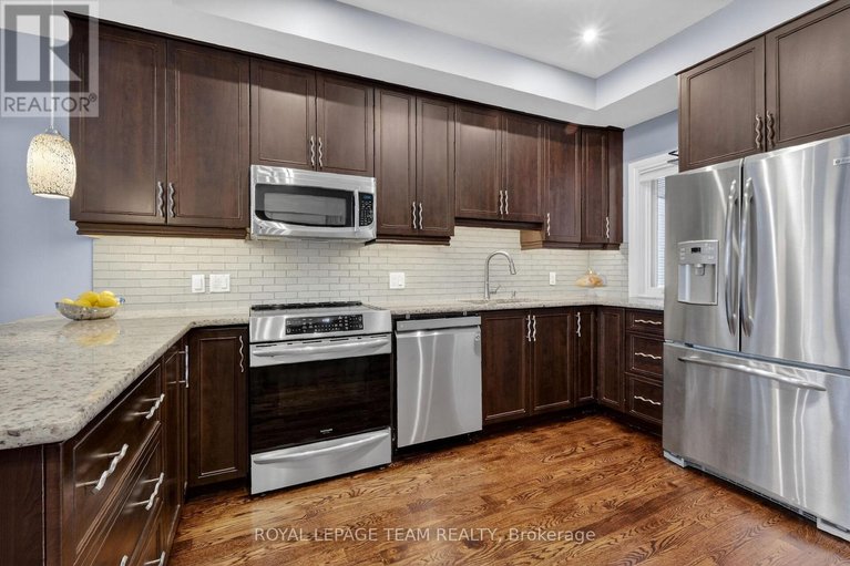 29501223/a-142-a-queen-mary-street/overbrookcastle-heights/ottawa/ontario/K1K1X5_17