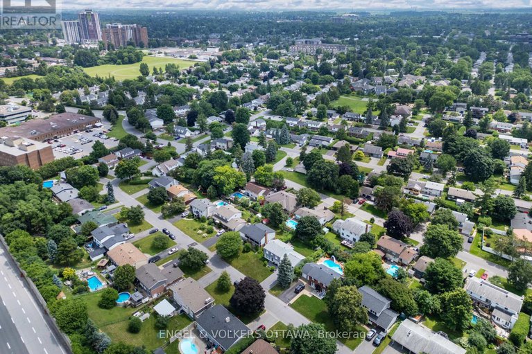 29420206/97-queensline-drive/bruce-farmgraham-parkqualicumbellands/ottawa/ontario/K2H7J6_35