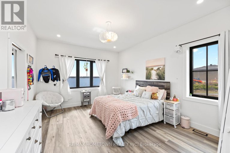 28870188/5-shoreside-way/augusta-twp/augusta/ontario/K6V5T1_31