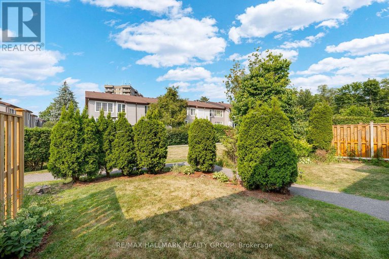 28720847/c-19-banner-road/sheahan-estatestrend-village/ottawa/ontario/K2H8T3_45