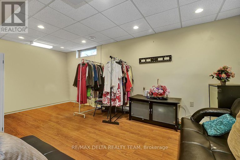 28875879/6096-meadowhill-crescent/chapel-hill/ottawa/ontario/K1C5R8_32