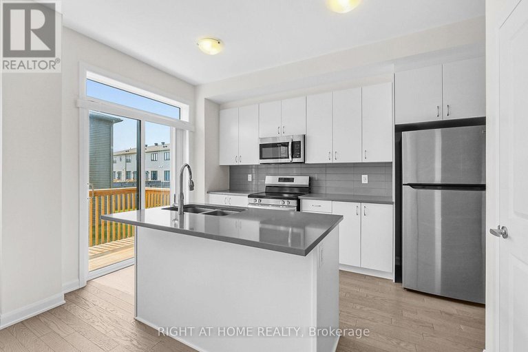 28565193/958-athenry-court/half-moon-bay/ottawa/ontario/K2J7E1_19