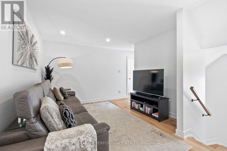 28543963/80-dagmar-avenue/vanier/ottawa/ontario/K1L5T4_16