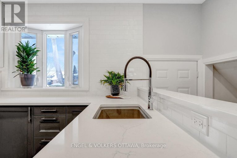 29256001/10-spring-garden-avenue/meadowlandscrestview/ottawa/ontario/K2G3B3_18