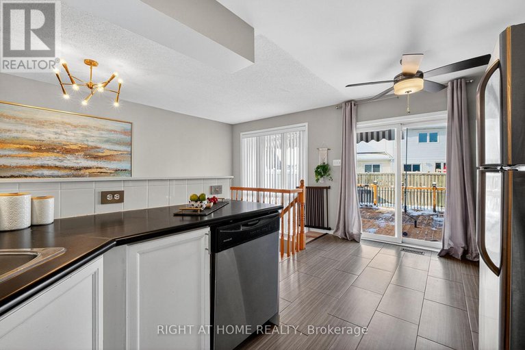 29100823/812-nesting-way/fallingbrookgardenway-south/ottawa/ontario/K4A3X2_15