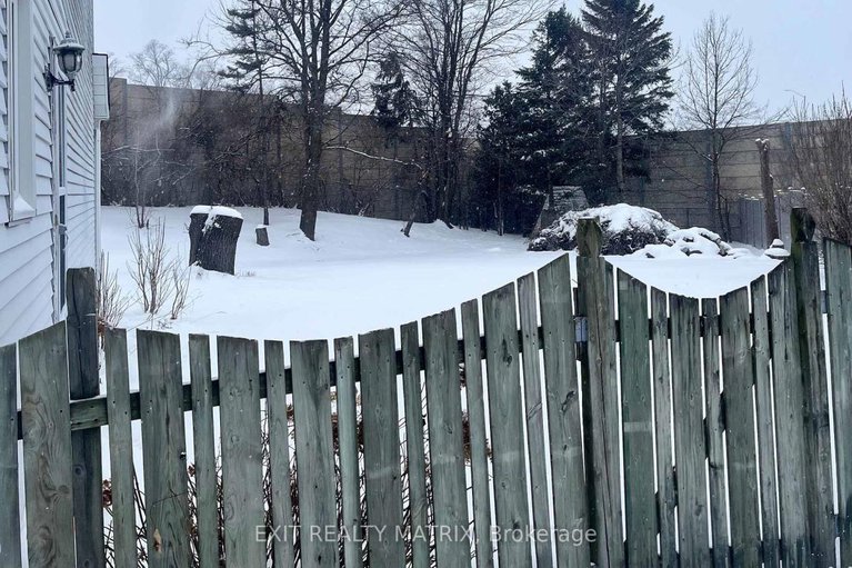 29223193/1123-burgundy-lane/convent-glen/ottawa/ontario/K1C2M9_4