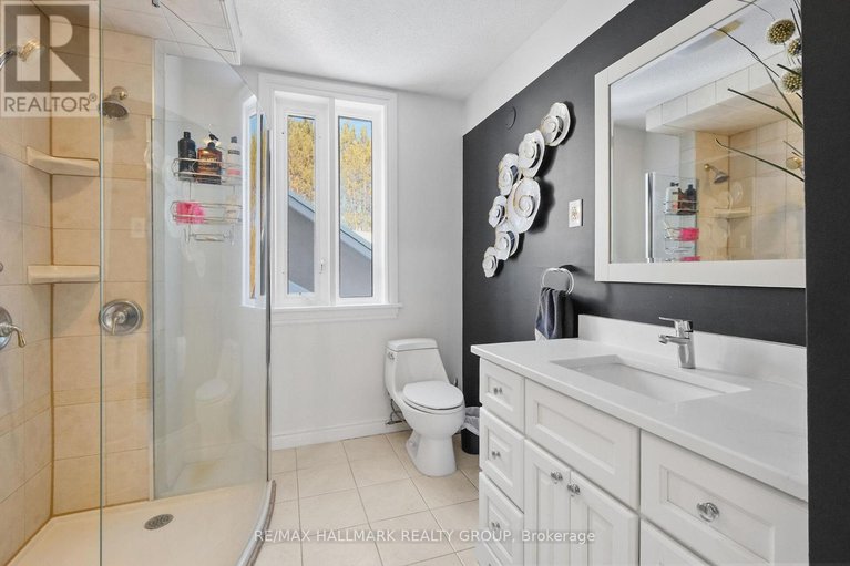 28622759/1390-lough-drive/cumberland-estates/ottawa/ontario/K4C1A9_34
