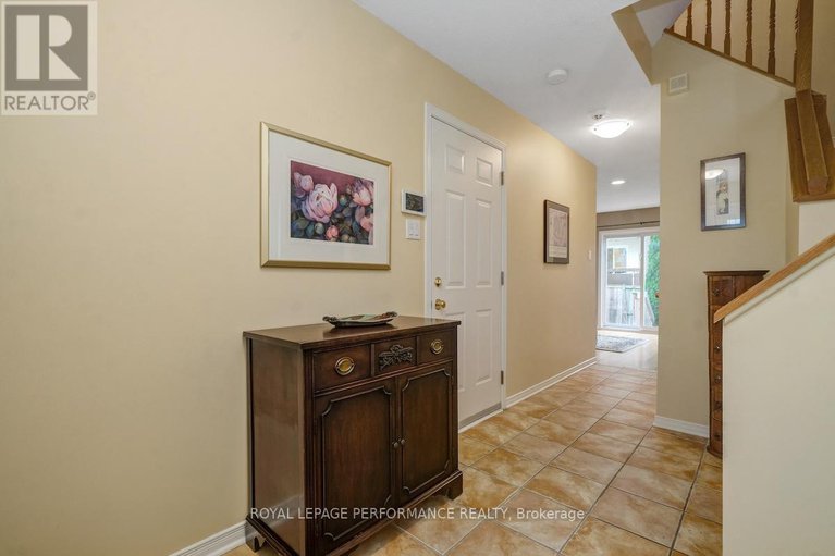 29081363/169-arcola-private/overbrookcastle-heights/ottawa/ontario/K1K4W9_4